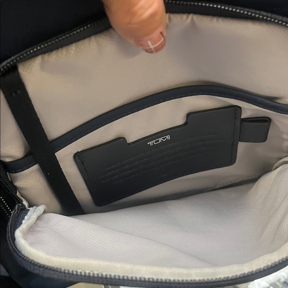 TUMI Dark Blue Messenger Bag - Picture 6 of 8